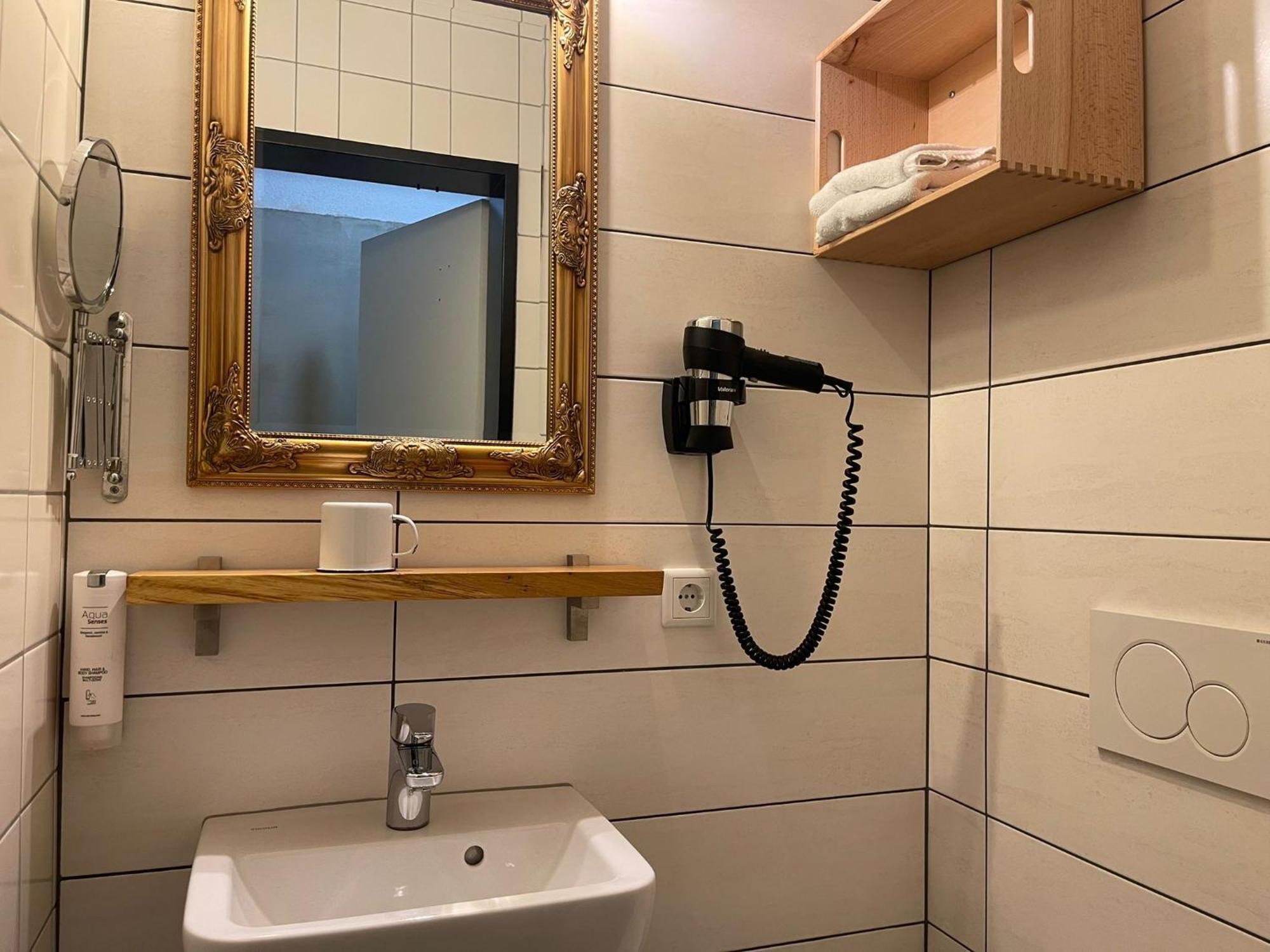 Koby Work&Stay Souterrain Apartment, Wifi&Komfort Herford Kültér fotó